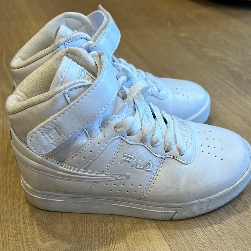 Boys Fila white night top sneakers size 11.5